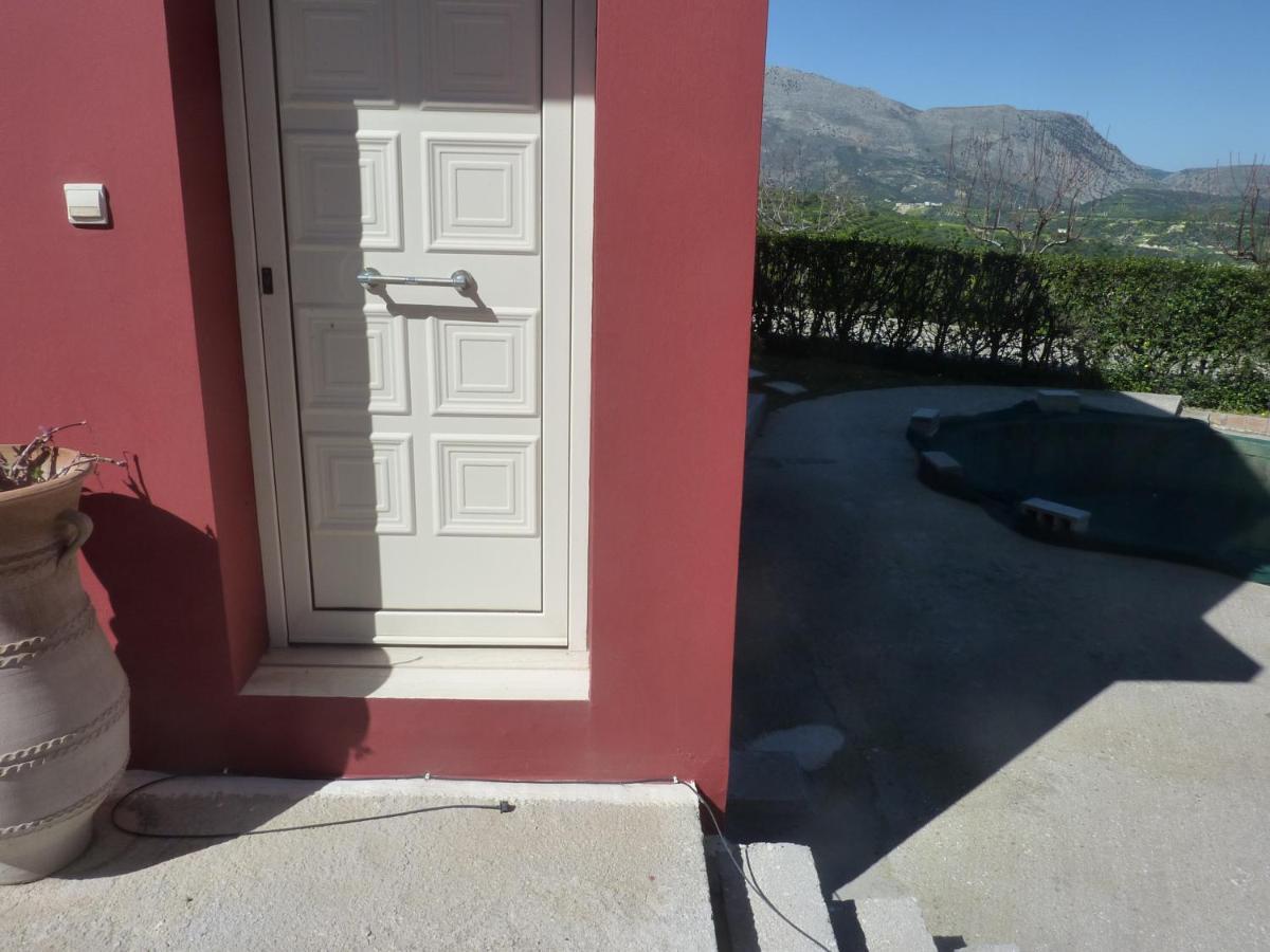 Entire independent maisonette near Heraklion Pottery Classes Petrokefalo Buitenkant foto